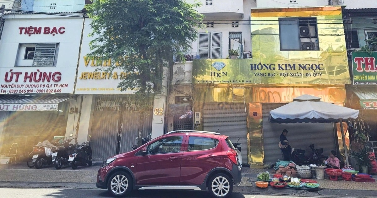 Khoảng 30 cửa hàng kim cương ở TPHCM tạm ngừng hoạt động do khủng hoảng dòng tiền