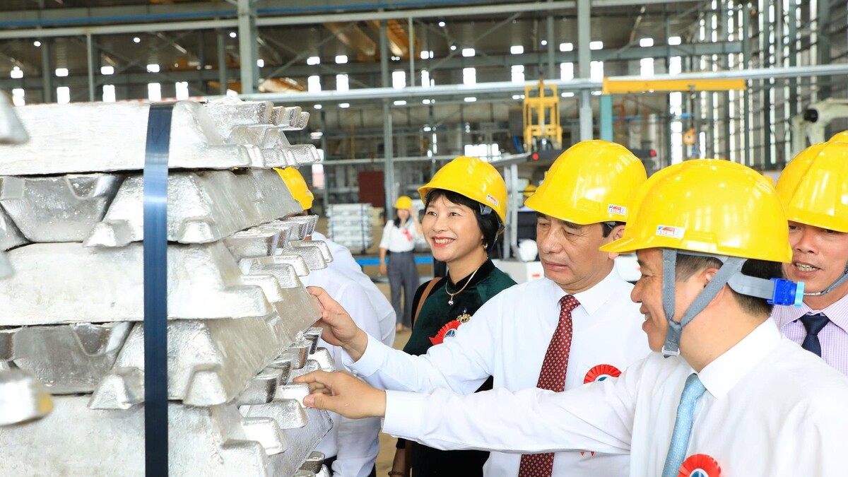 Việt Nam ra lò sản phẩm nhôm thỏi đầu tiên tại Lâm Đồng